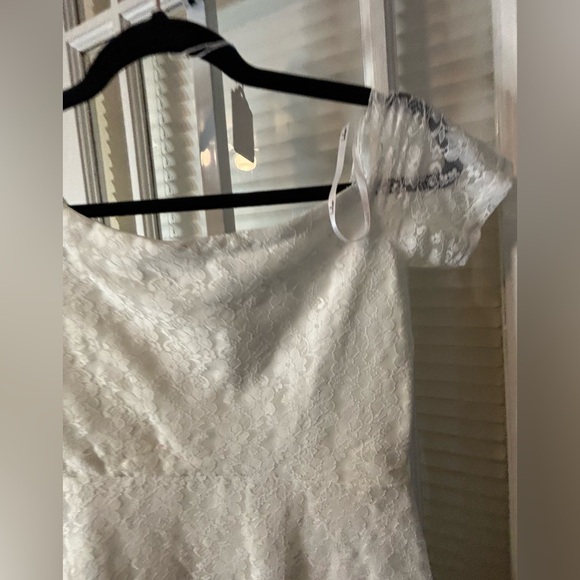 On or Off Shoulder Ivory/White Lace Lulus Wedding Dress-Size Extra Small - Picture 14 of 16